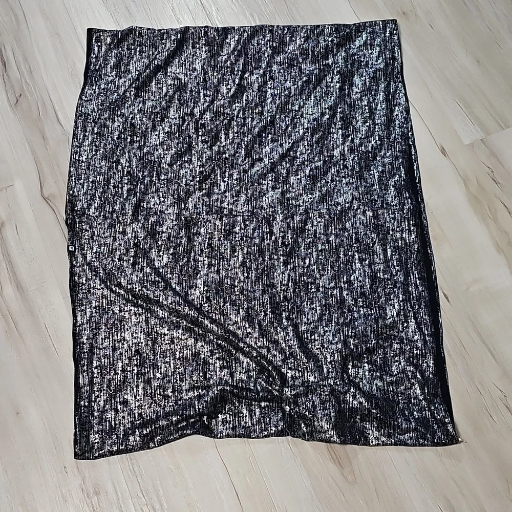 Fabletics Silver (Metallic) & Black Reversible Infinity Scarf